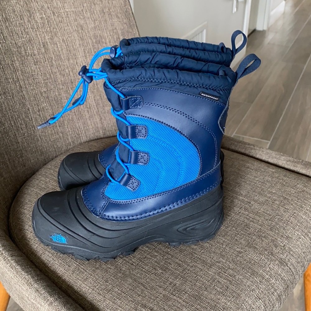 North face boots kids size 4